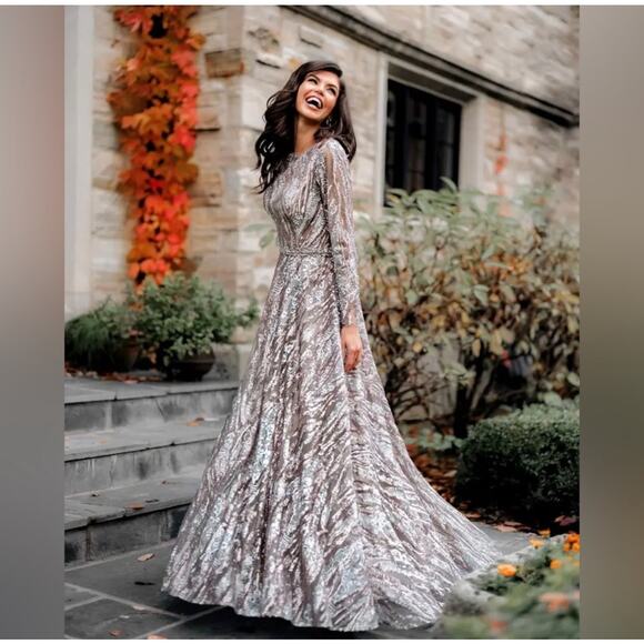 Mac Duggal Embellished Long Sleeve Sequin Lace Gown Dress Size 8 NWT